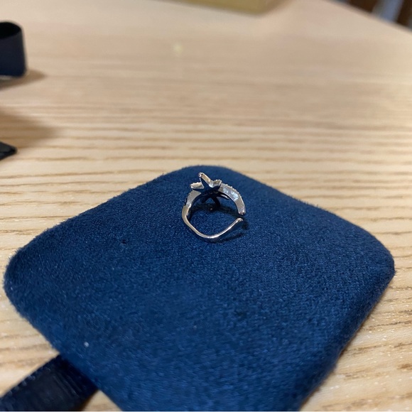 APM SINGLE MÉTÉORITES EAR CUFF
STERLING SILVER - Picture 6 of 6